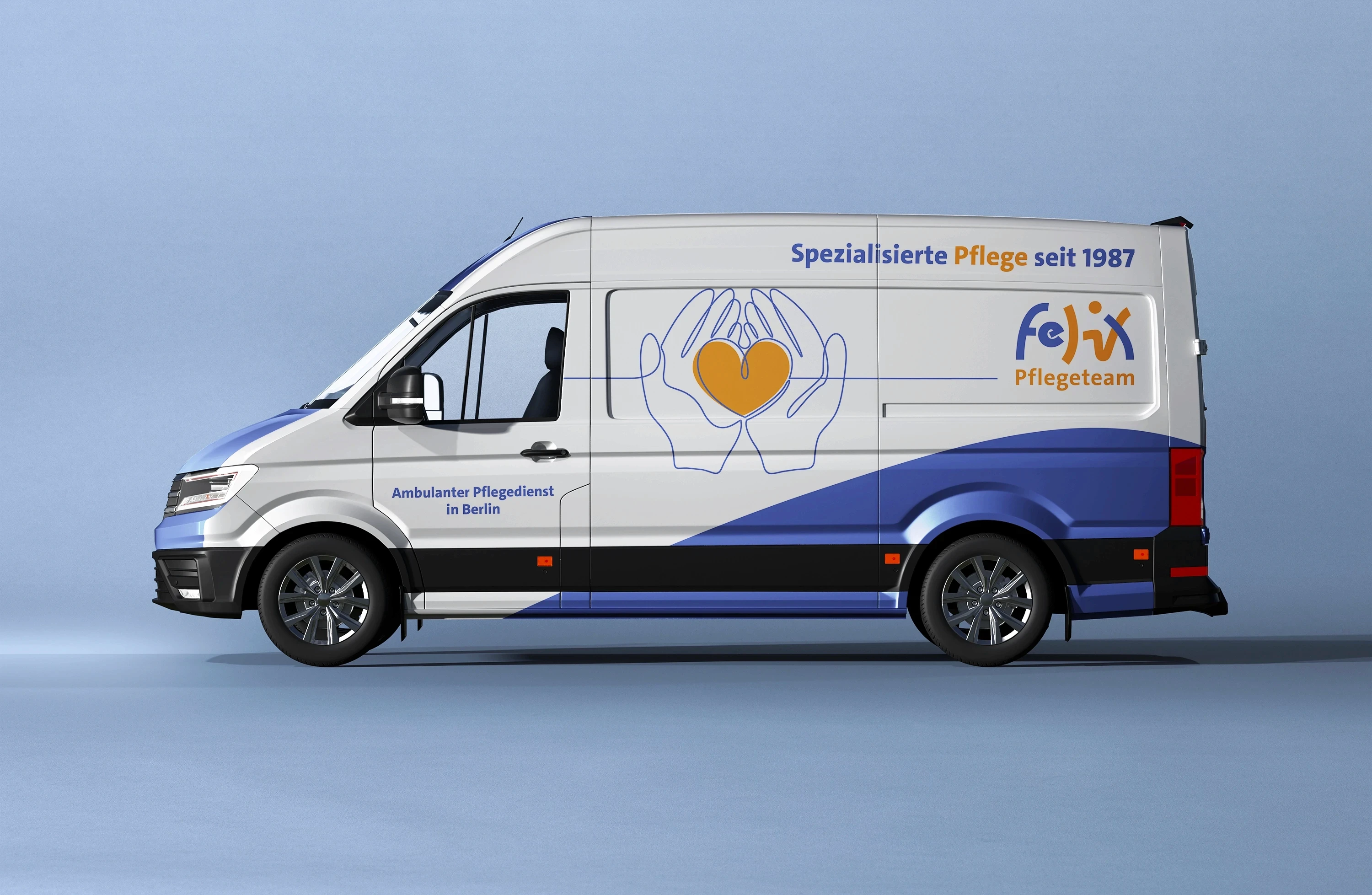 Felix Pflegeteam Fahrzeugbeschriftung Mockup: Transporter mit Herz-in-Händen-Logo für ambulanten Pflegedienst Berlin, freigestellt auf blauem Hintergrund