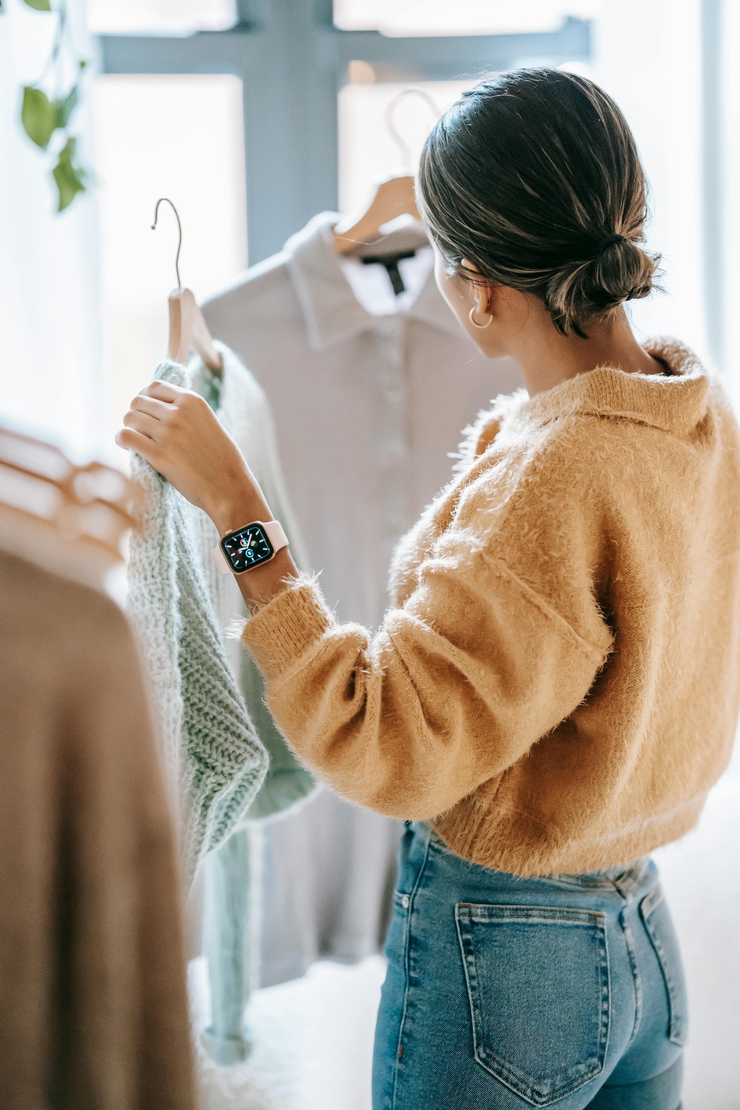 girl chooses clothes
