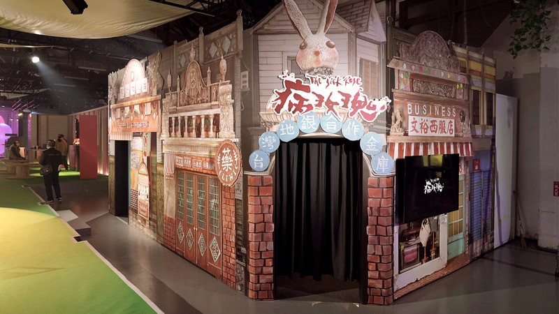 zko the sick rose exhibition spatial design 01