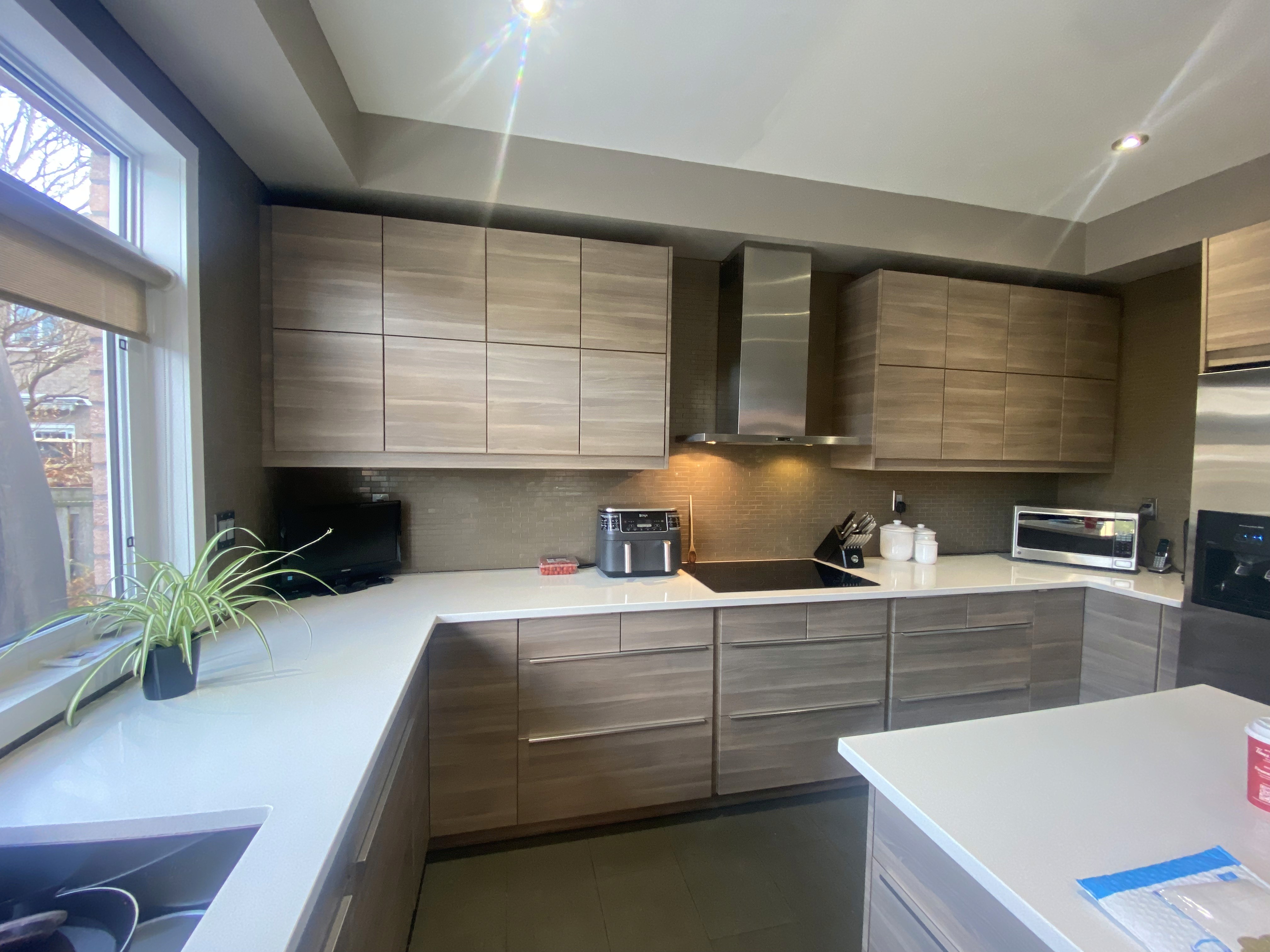 Custom kitchen renovation in Mississauga, Oakville, Brampton, Milton, Georgetown, Acton, and the GTA – expert kitchen remodeling and design services.