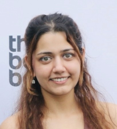 man in gray crew neck t-shirt and gray shorts sitting on basketball court
