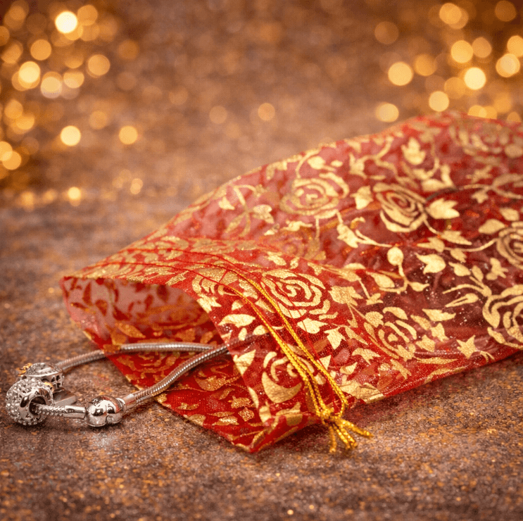 woreczki z organzy czerwone wzór