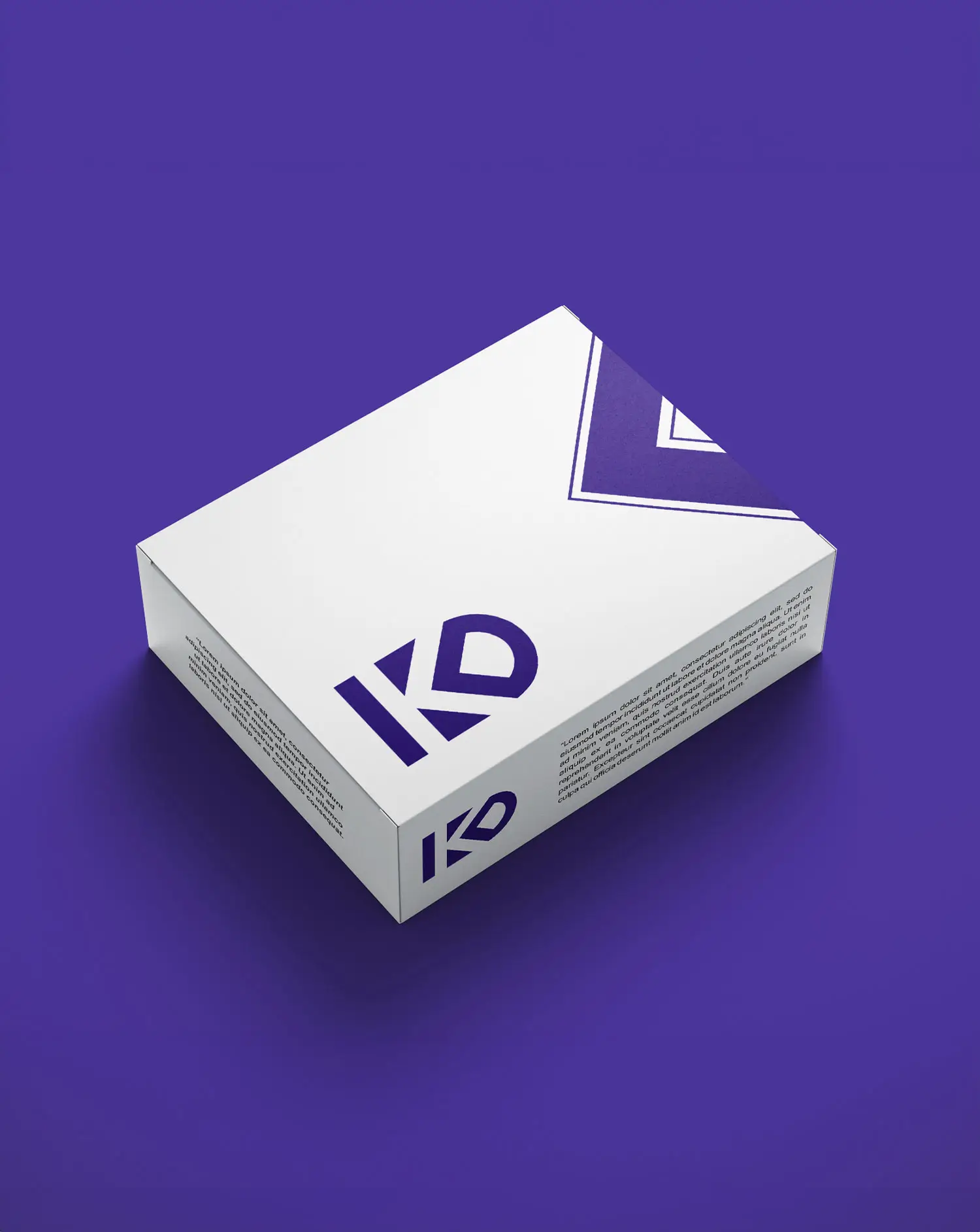 Portfolio Thankium: Caja de embalaje blanca con diseño moderno sobre fondo morado.