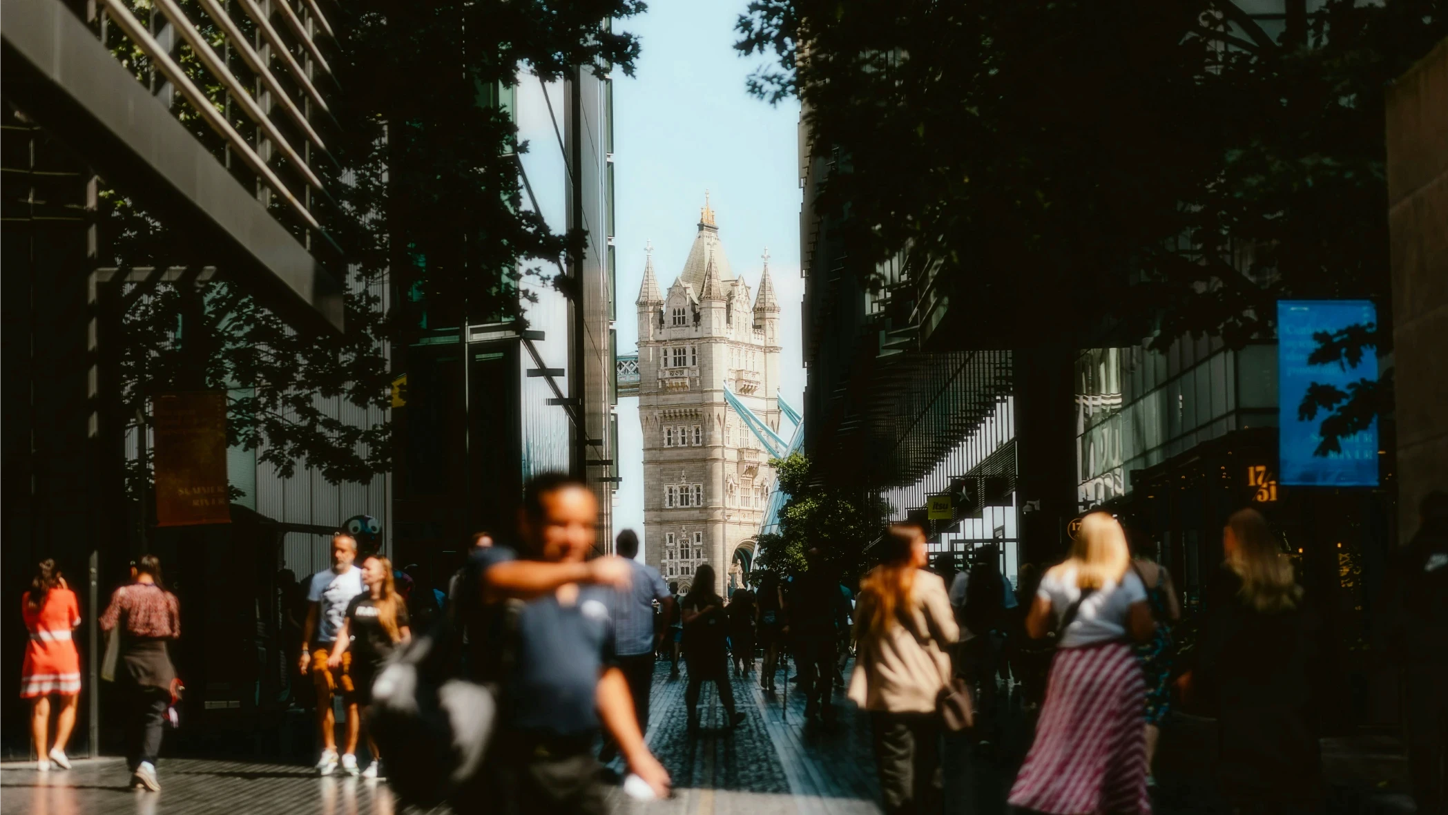 Busy streets of london, tower bridge