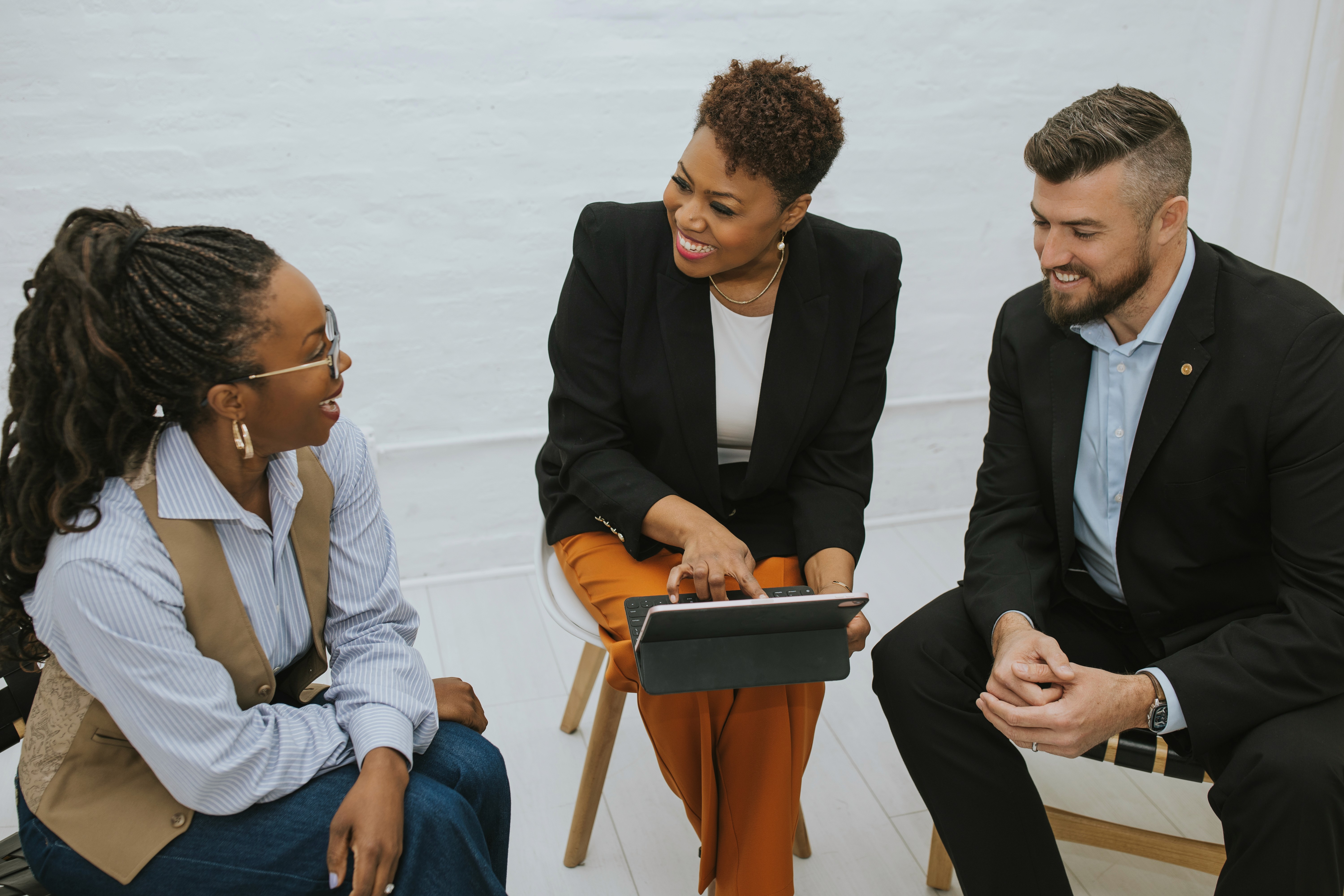 Sherita facilitating a Strategic Run session: seated dialogue focused on owned solutions. Leadership Development and Change Management support in action. Chicago.