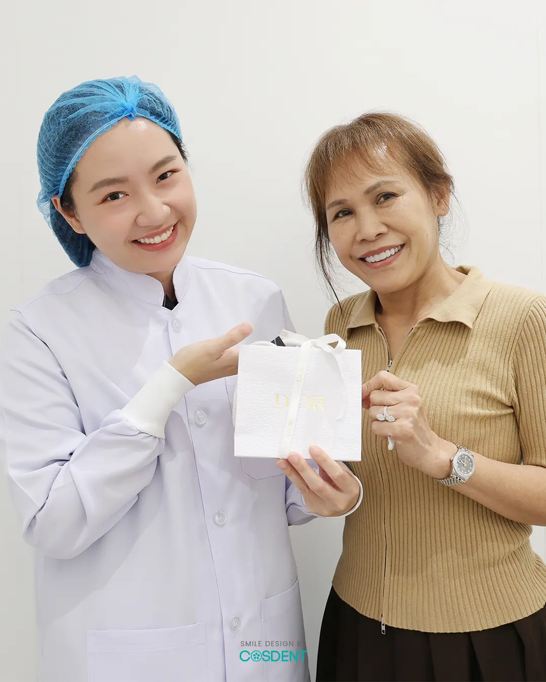 ป้อม เคสทำวีเนียร์ หมอวรรณ cosdent smile design