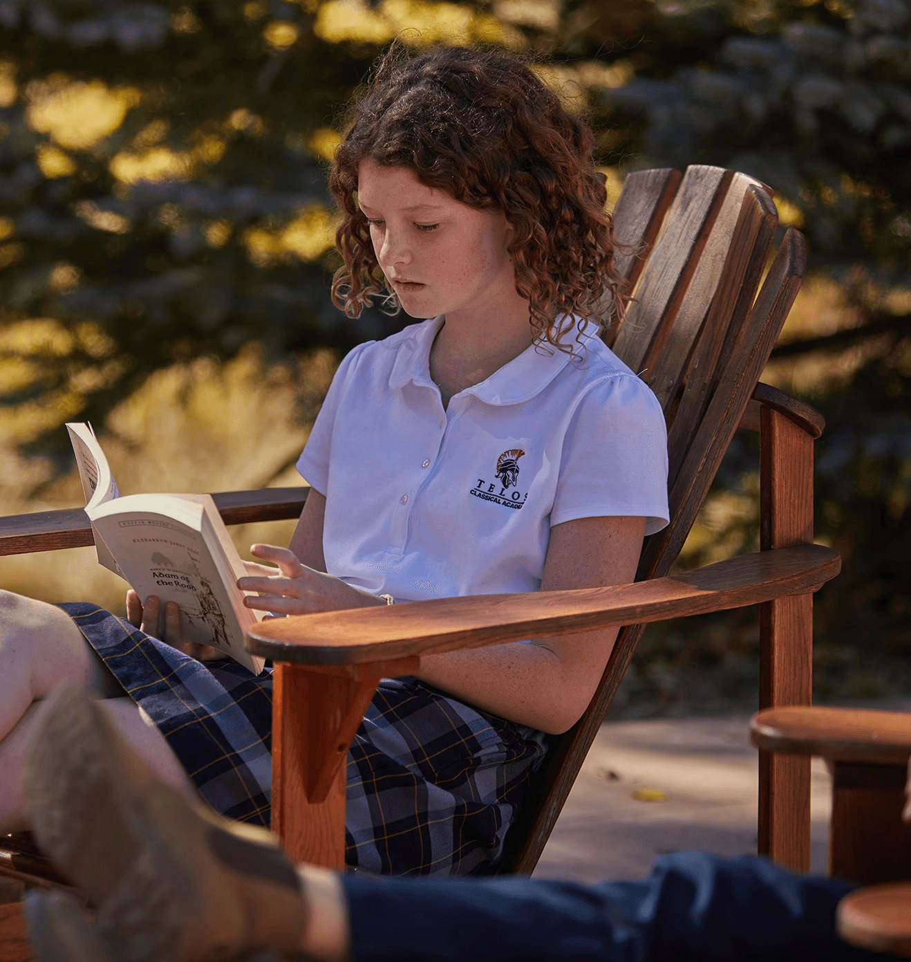 Student reading book