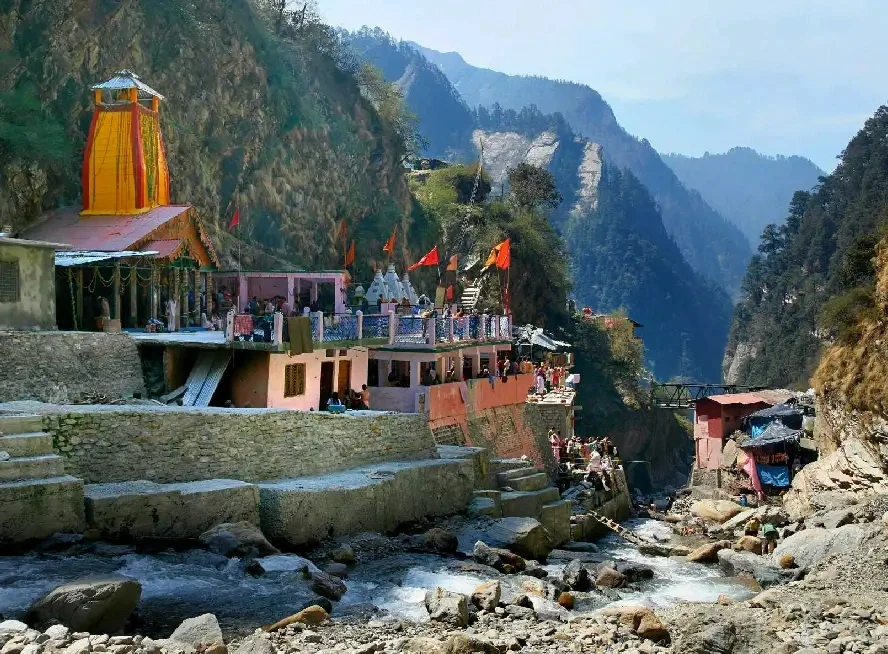 Yamunotri Temple beside mountain stream
