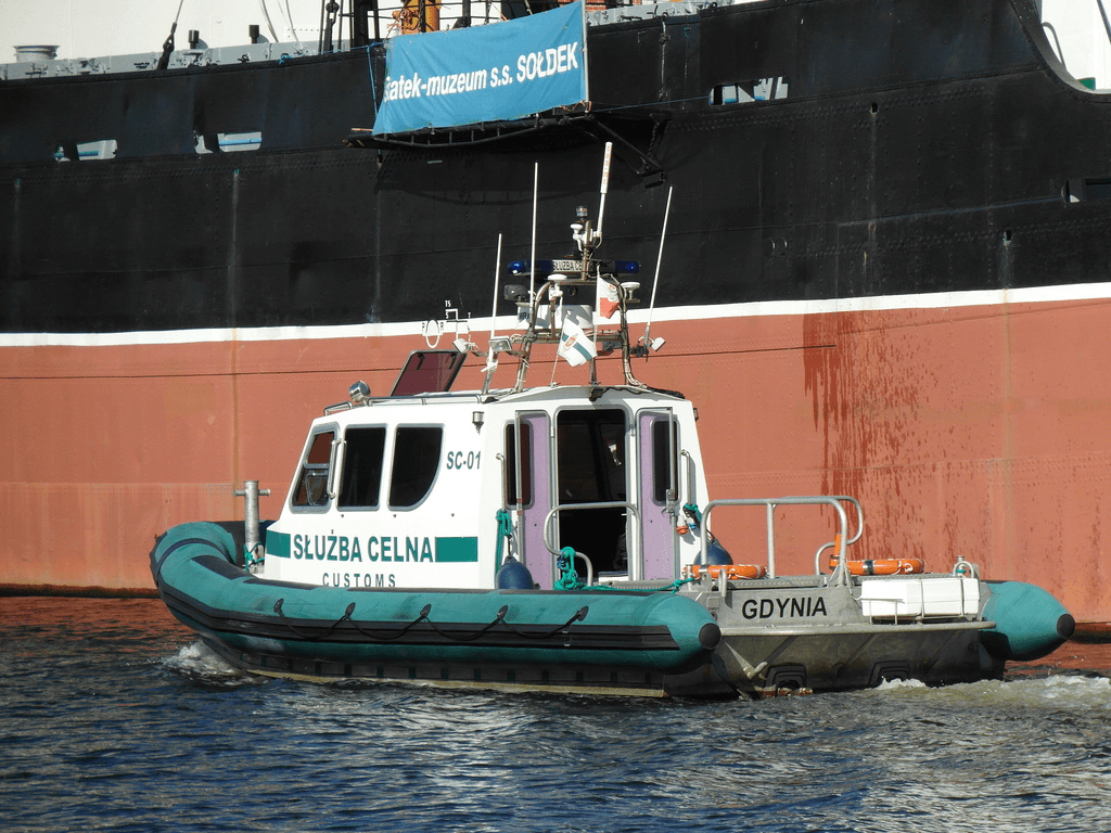 Minimalist fashion Llook