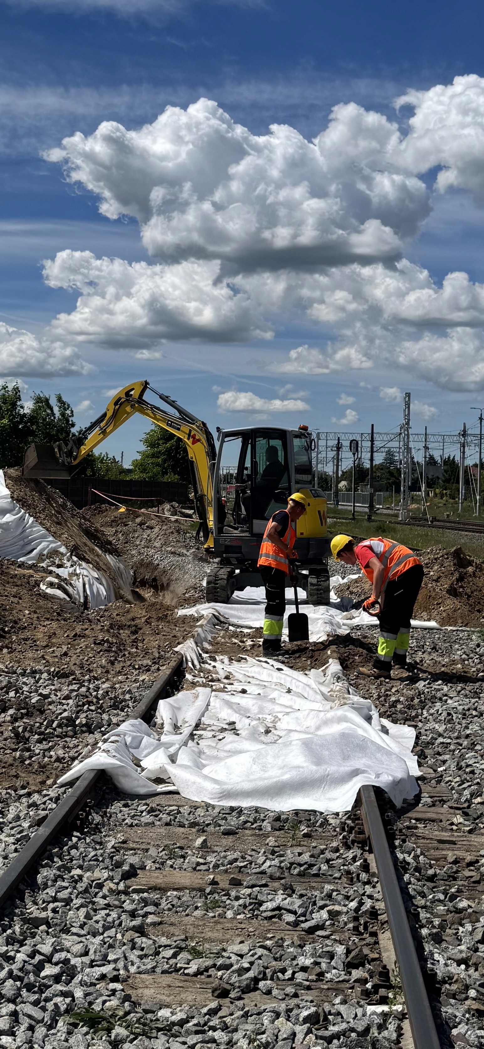 Minikoparka Wacker Neuson EZ36 wykop przy budowie drogi Poznań KRBM
