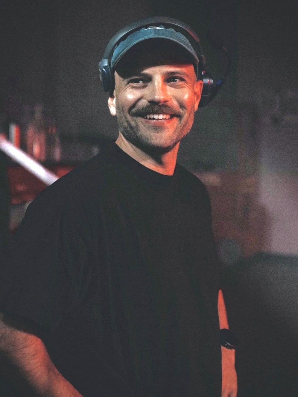 Bastian Schulze am Seit eines Videodrehs