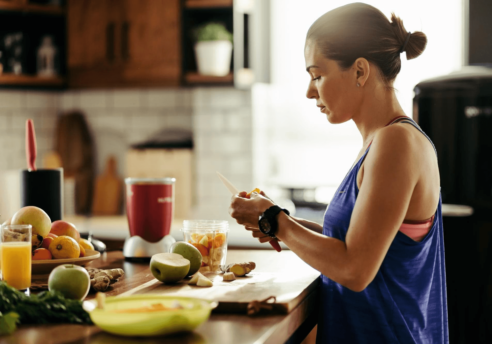two person inside gym exercising