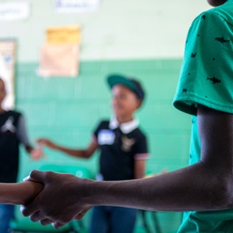 alunos praticam saúde mental na escola