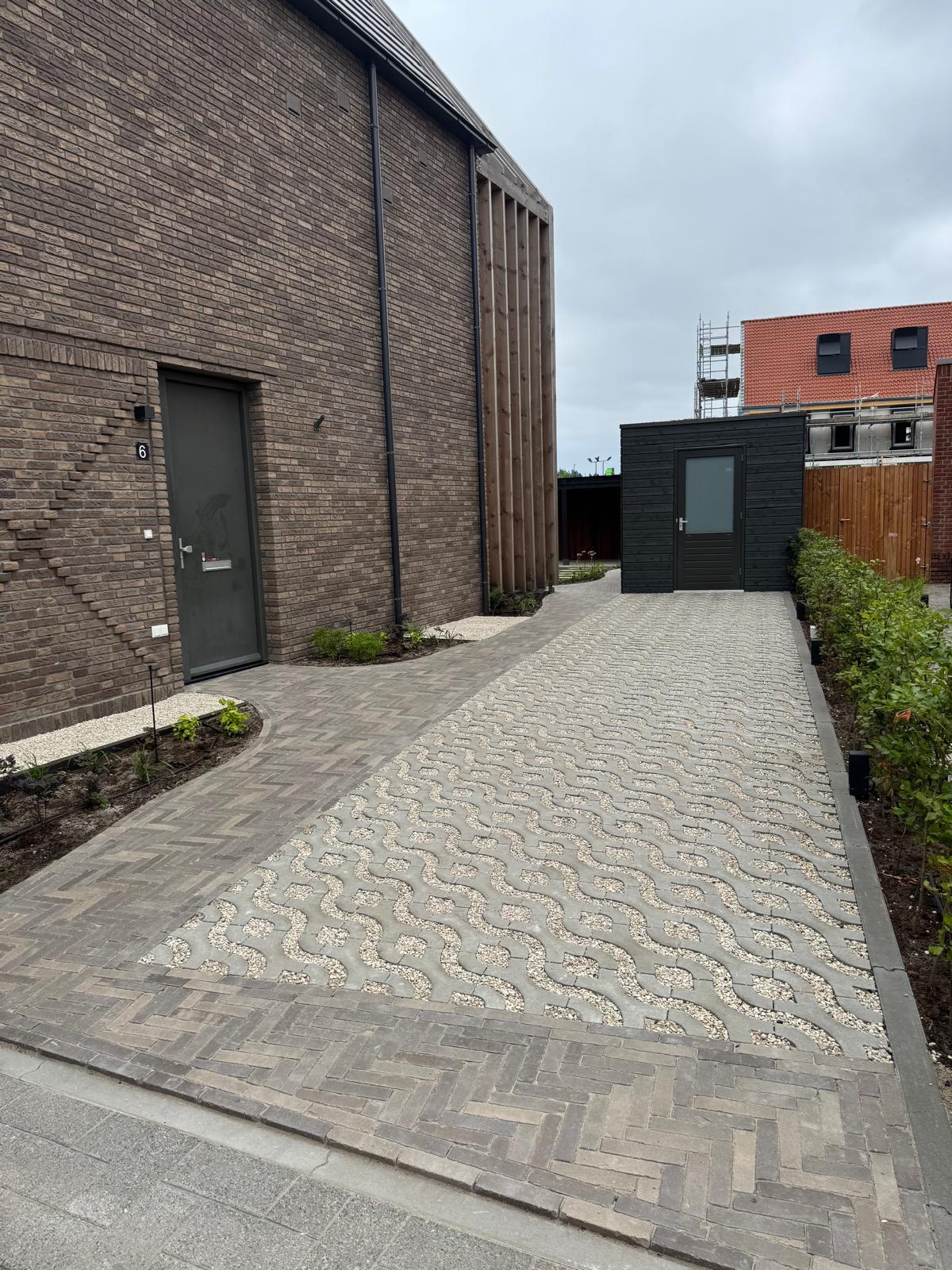 Tuin met overkapping en buitenverblijf - Art gardens