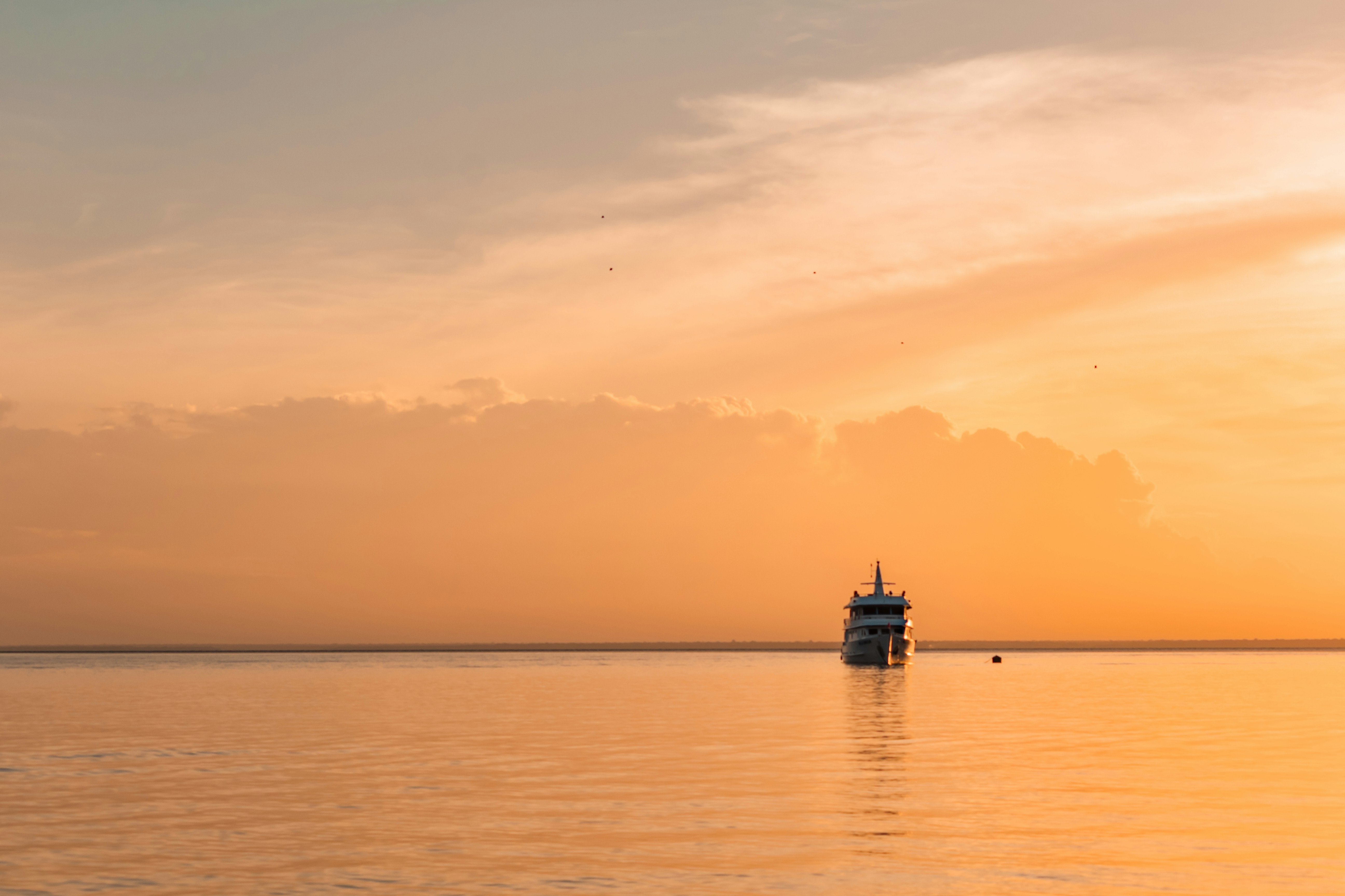 Schiff am Horizont als Symbol für Ruhestand und Altersvorsorge