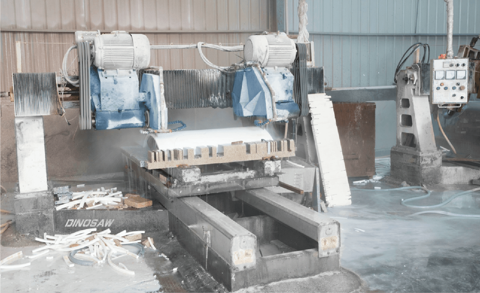 Automatic Arc-Slab Trimming Machine in operation, showcasing its efficient trimming process on a large stone slab with high precision.