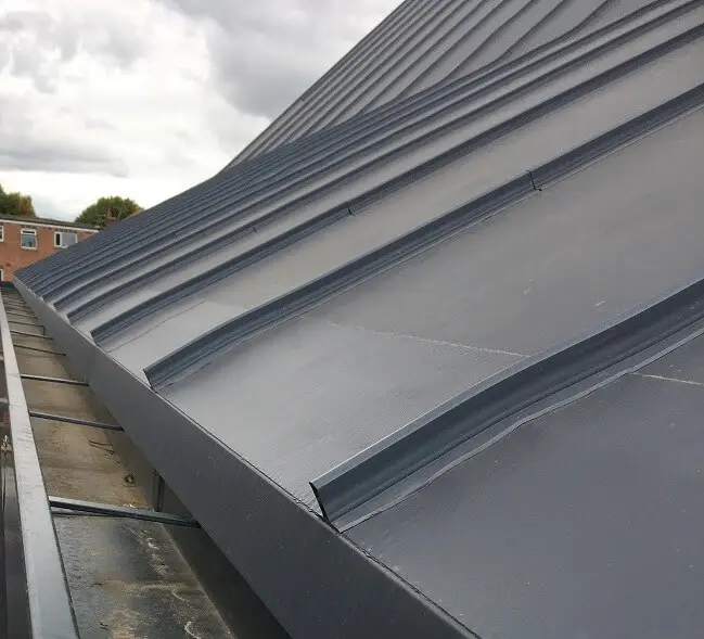 Modern Apartment Roofs with Single-Ply Membranes