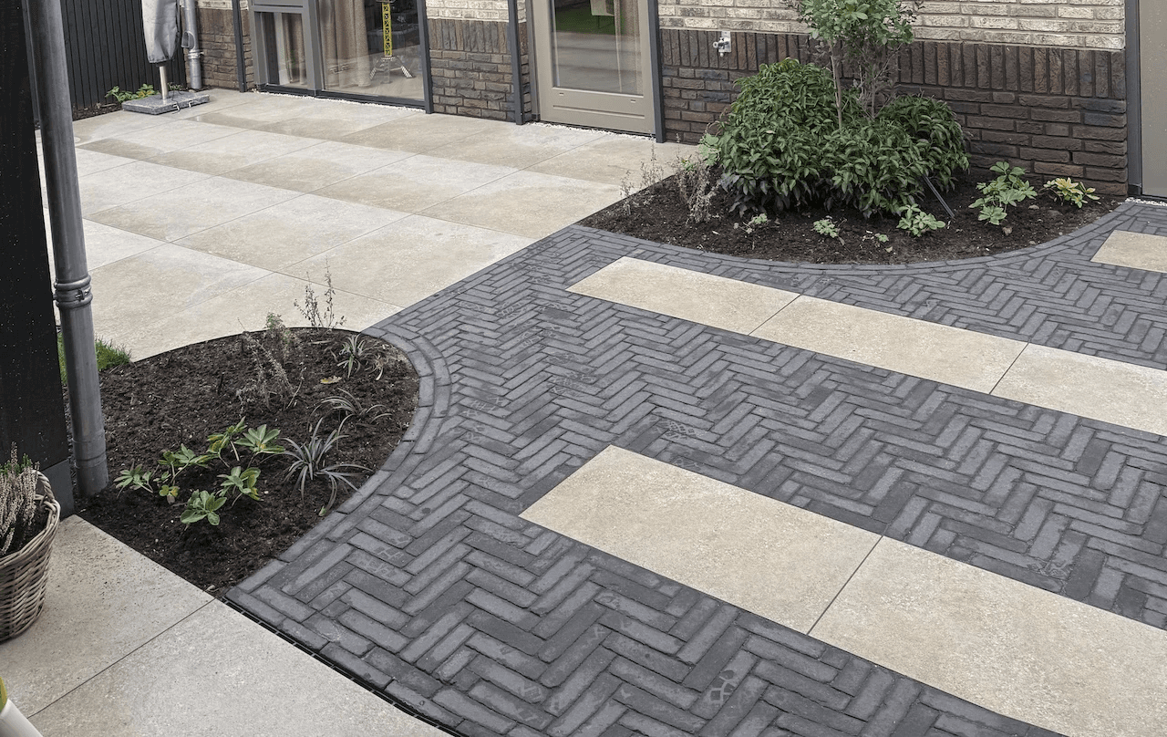 Tuin met organische vormen in Renswoude - Art gardens