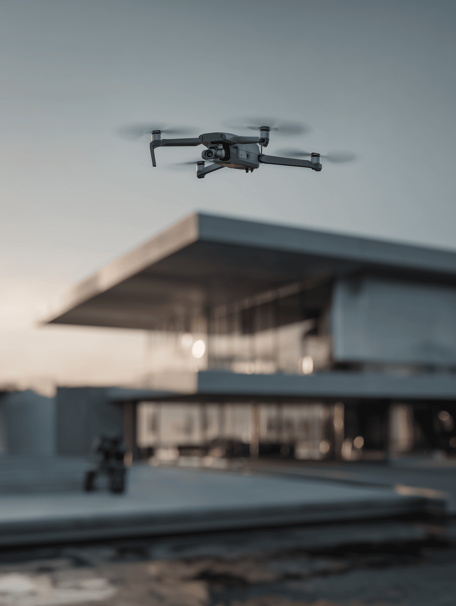 Drone a sobrevoar uma casa de luxo