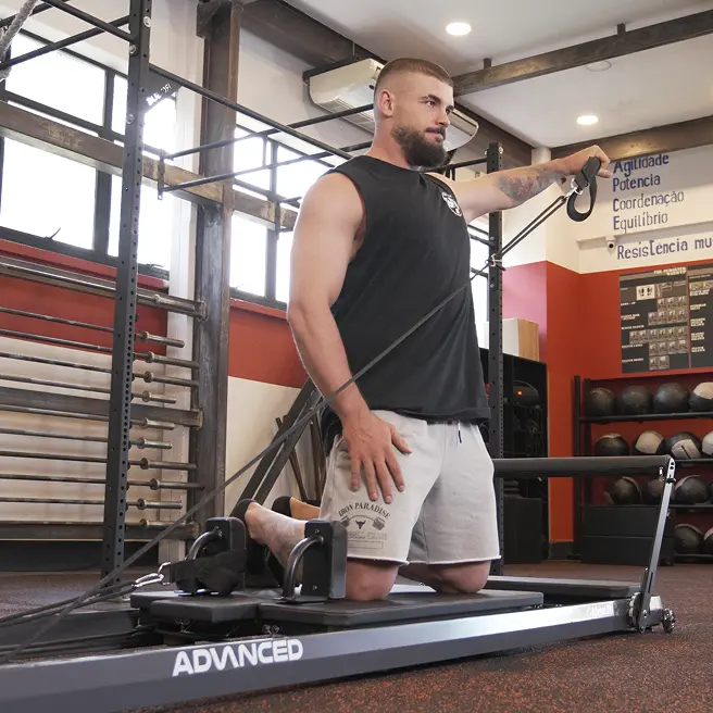 Aula individual utilizando o Reformer Advanced da MetaLife