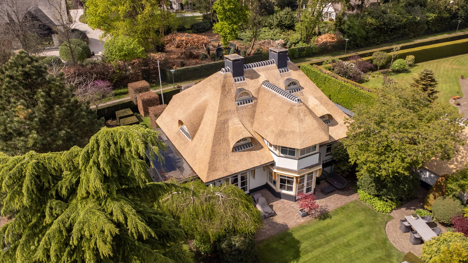 Overzichtsfoto van project Snelder Blaricum - Rietdekkersbedrijf van Dijk Putten