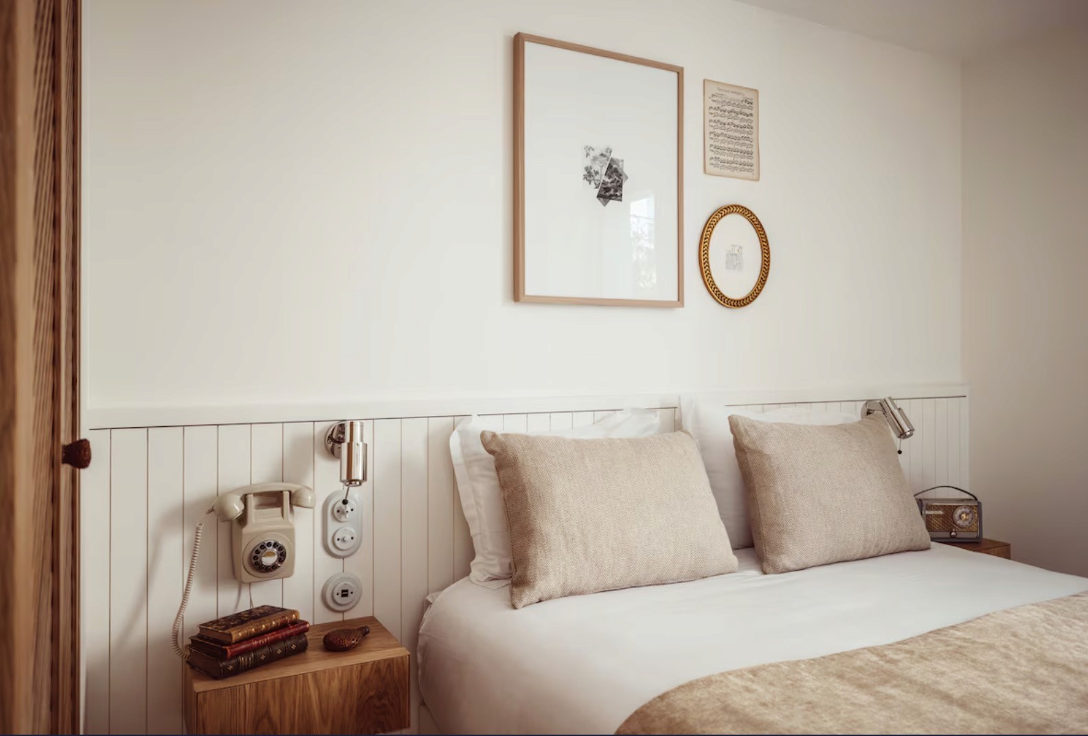 Hôtel Monsieur Aristide secret garden courtyard in Montmartre