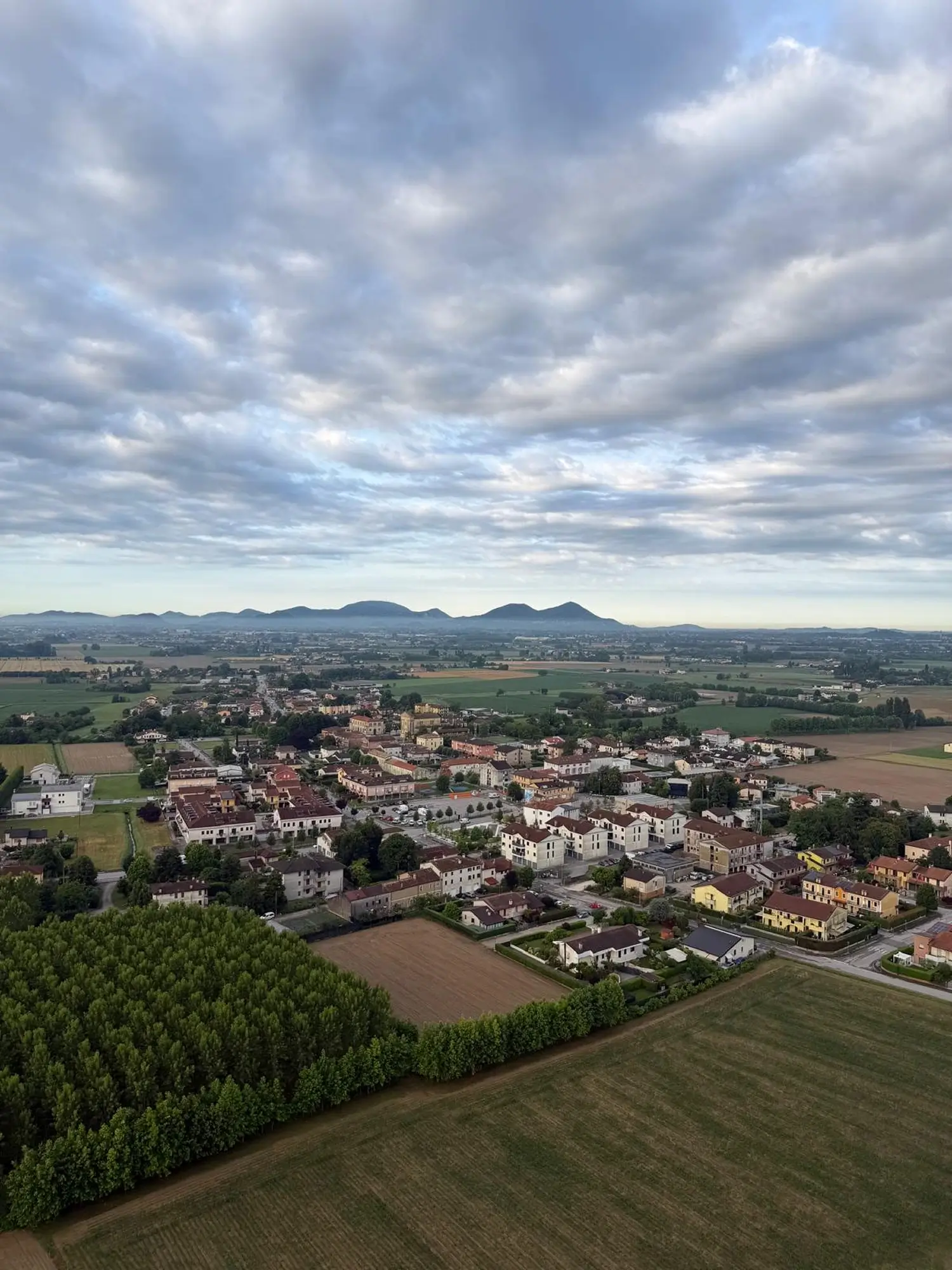 foto della città dalla mongolfiera