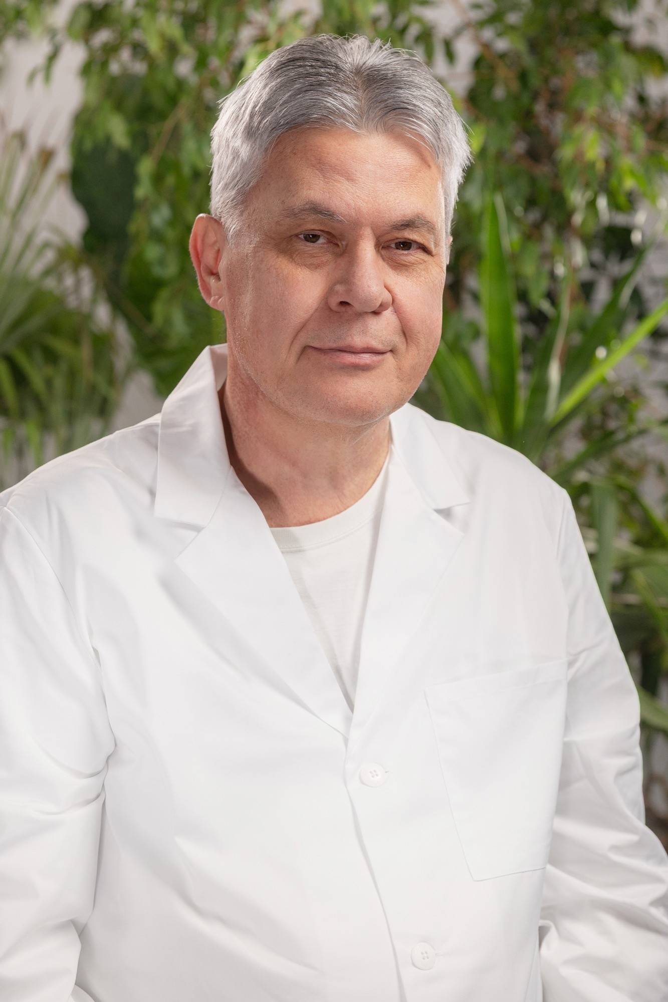 woman wearing gray long-sleeved shirt facing the sea