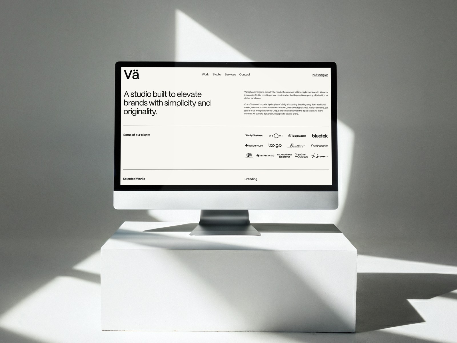 AtlasLink.ai homepage hero section showcasing AI-powered business growth solutions with modern clean design