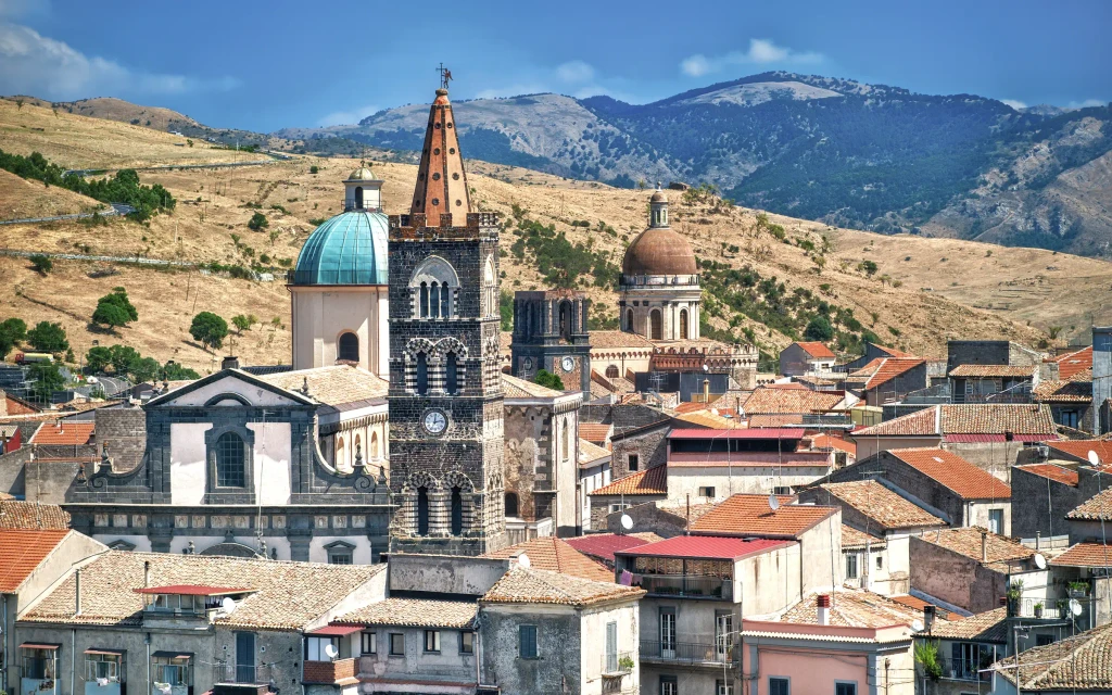 Randazzo, en karakteristisk middelalderby på Sicilia | Sykkeltur på Sicilia med Expa Travel