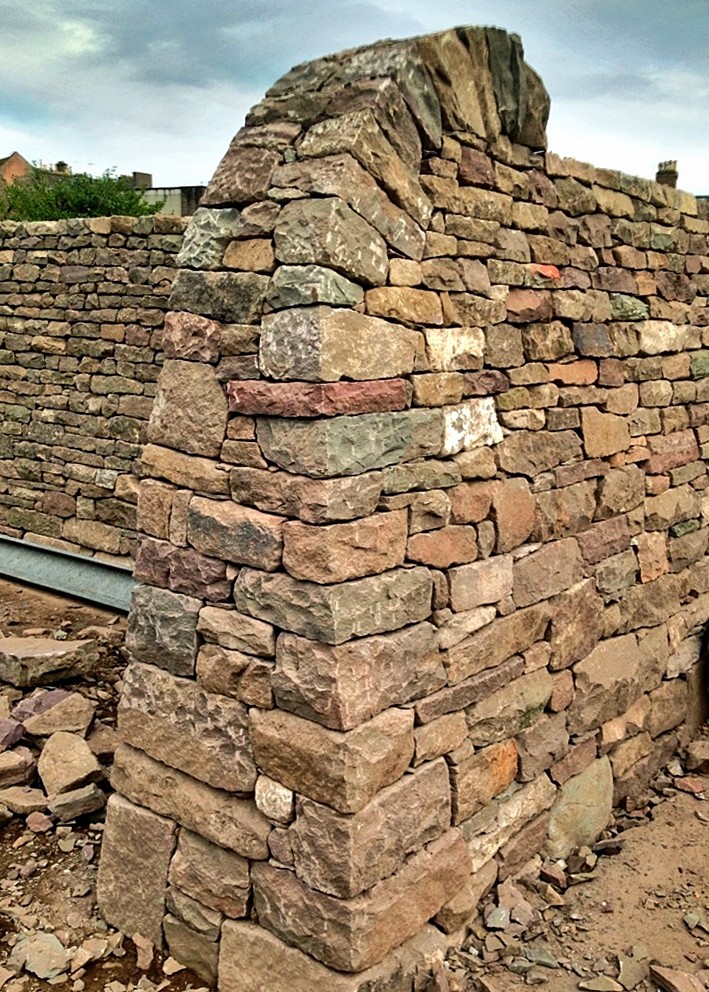 Trockenmauerkunstwerk Trockenmauer von David F. Wilson