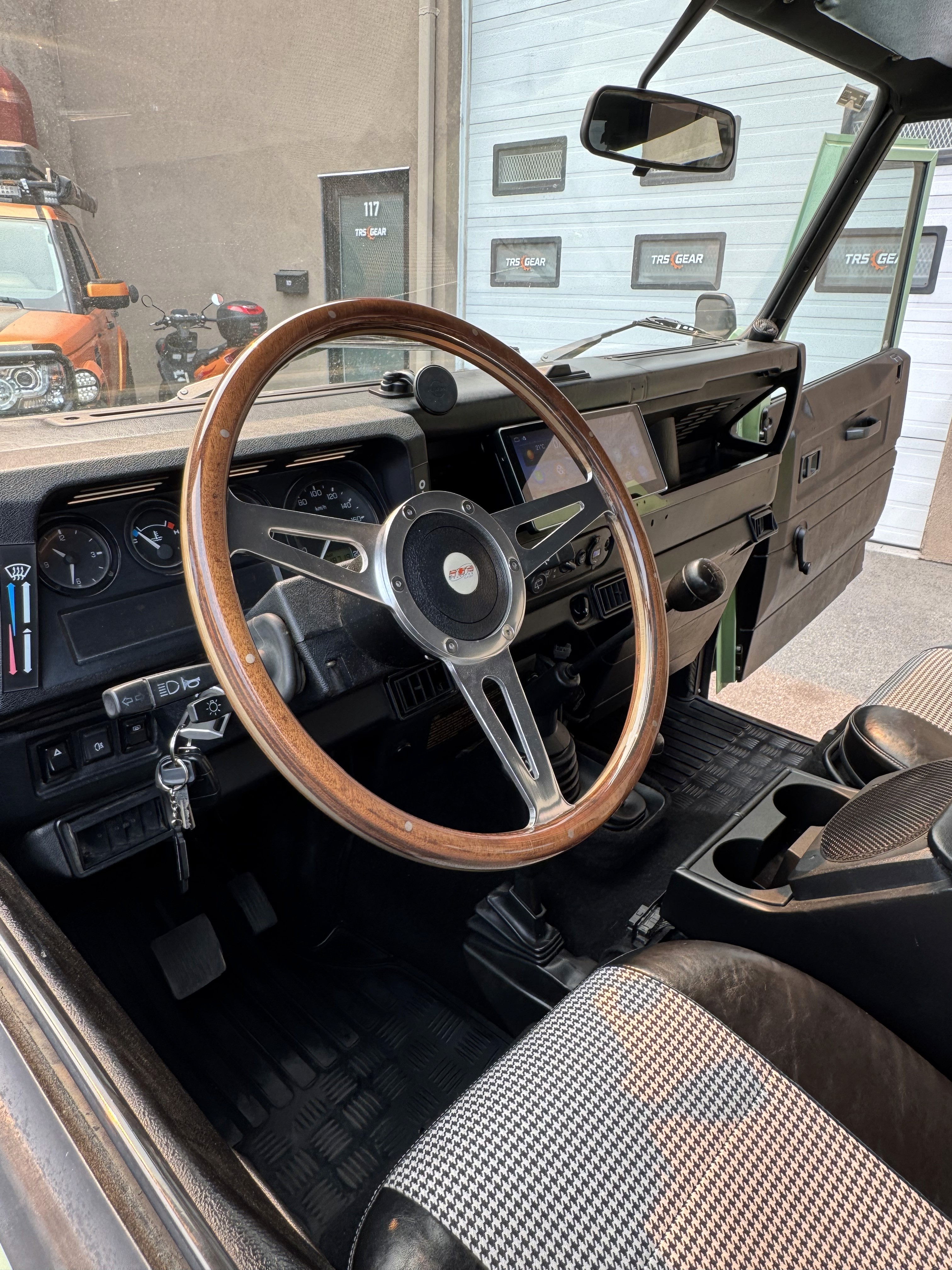 Land Rover Defender 110 2001 photo 9