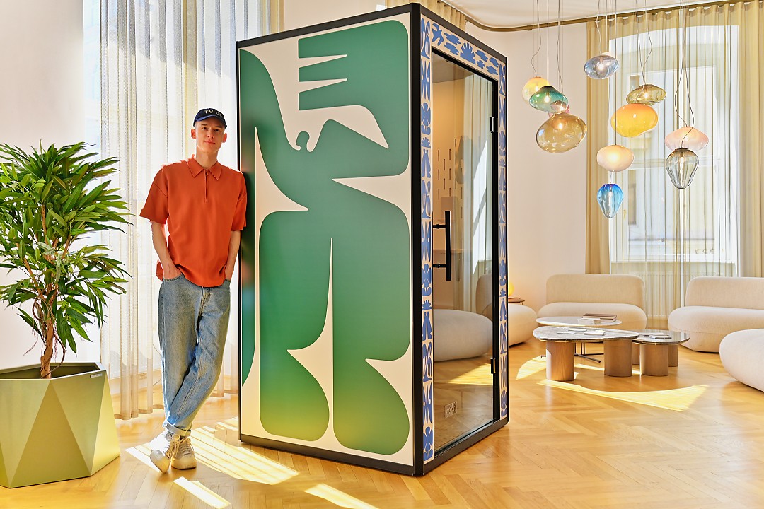 Gabriel GABE Künstler vor Yunit XS