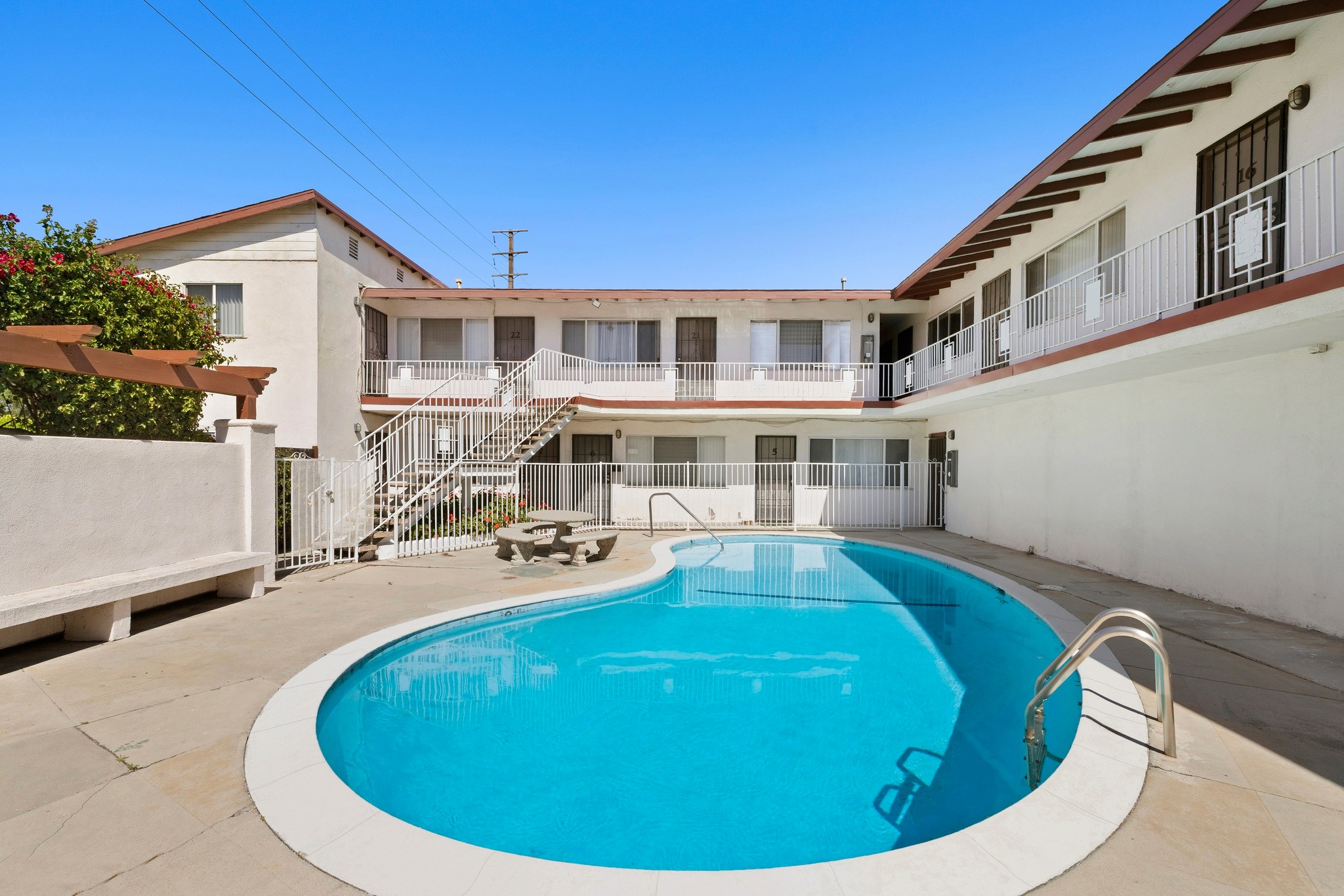 Central courtyard pool surrounded by two-story units at 11178 Culver Blvd.