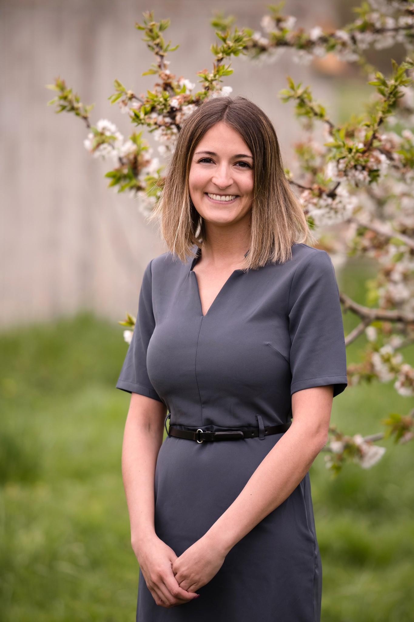 Sympathisches Porträt der Freien Traurednerin Marlena Wirth – Hochzeitsbegleitung mit Herz, Humor und viel Feingefühl.