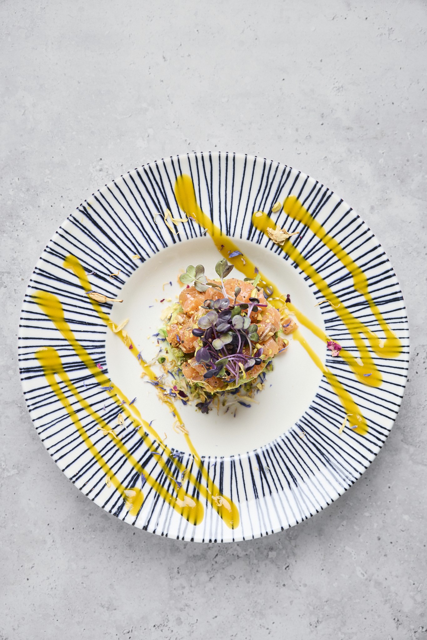 Tartar de salmon con aguacate en Hatillo | Restaurante Madrid