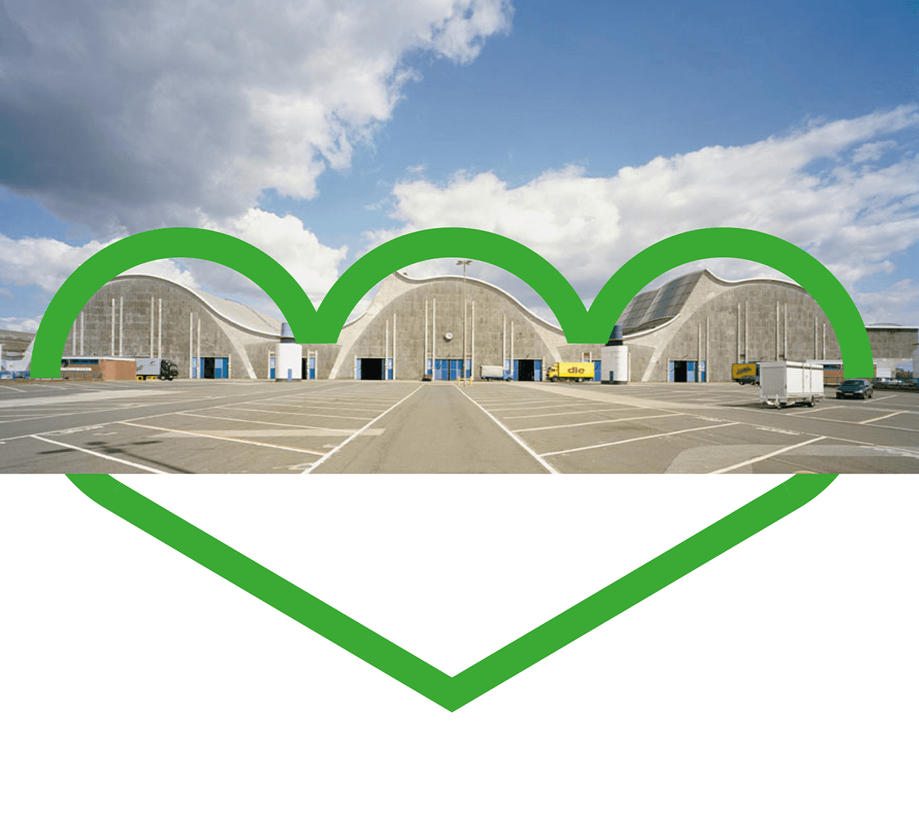 Nachtaufnahme des ersten tegut… teo in Fulda, warm beleuchtet und mit einer Schlange wartender Kund:innen vor dem Eingang.