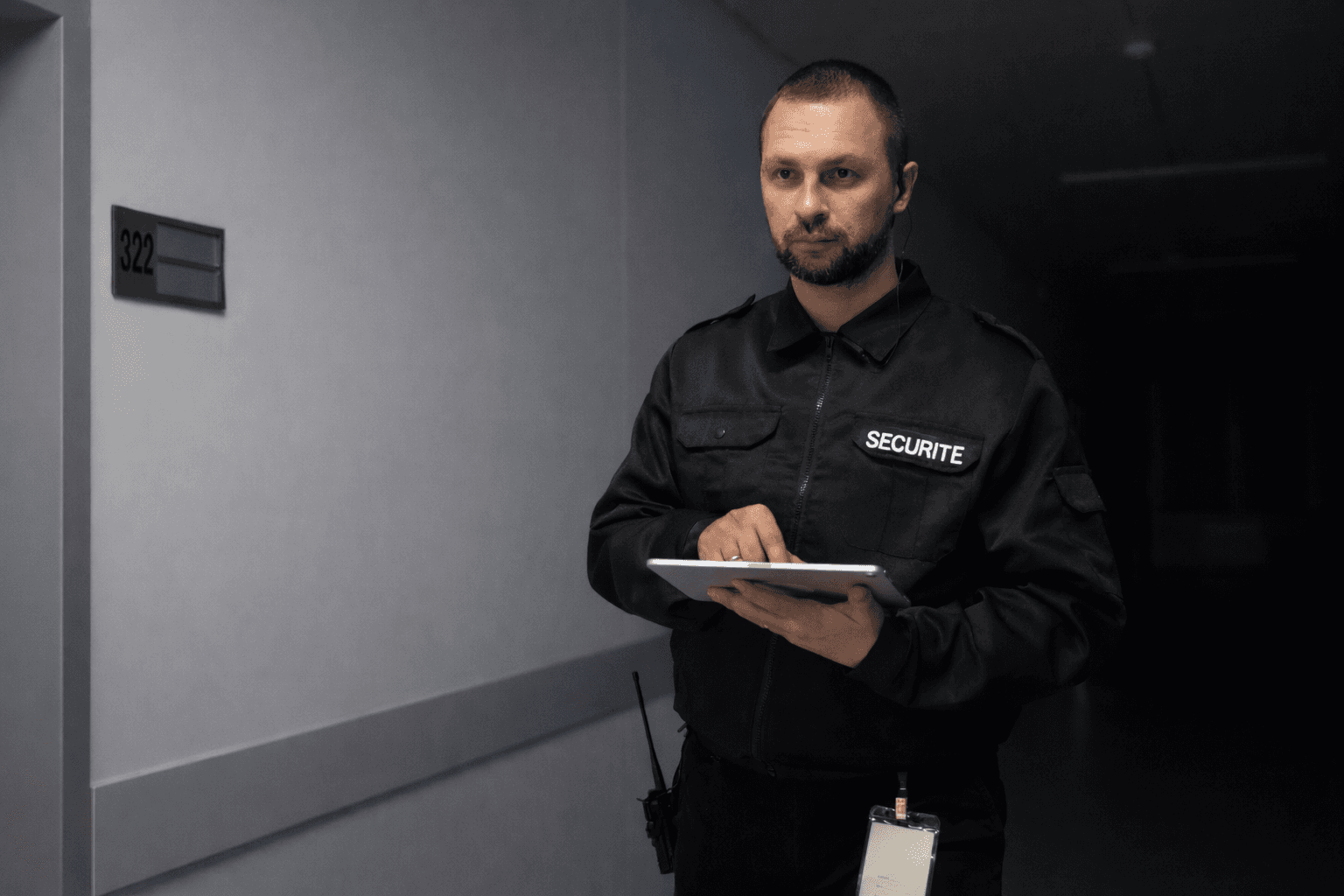 Agent de sécurité en train de faire sa ronde