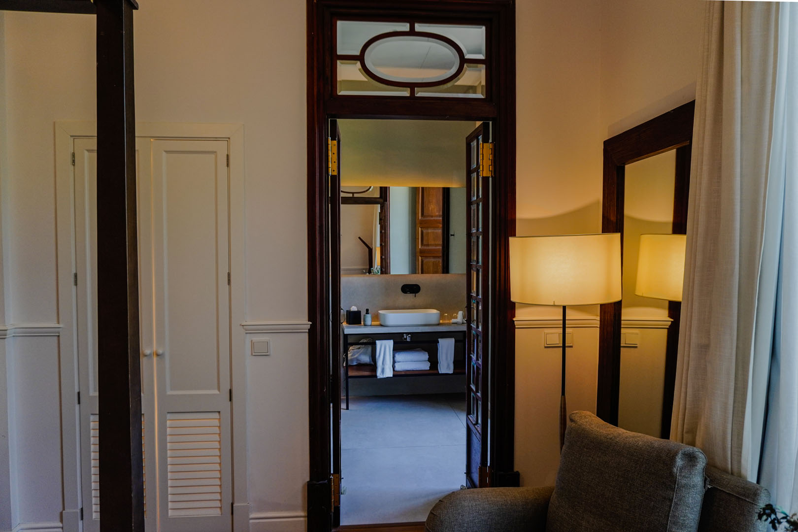 Double room bedroom view