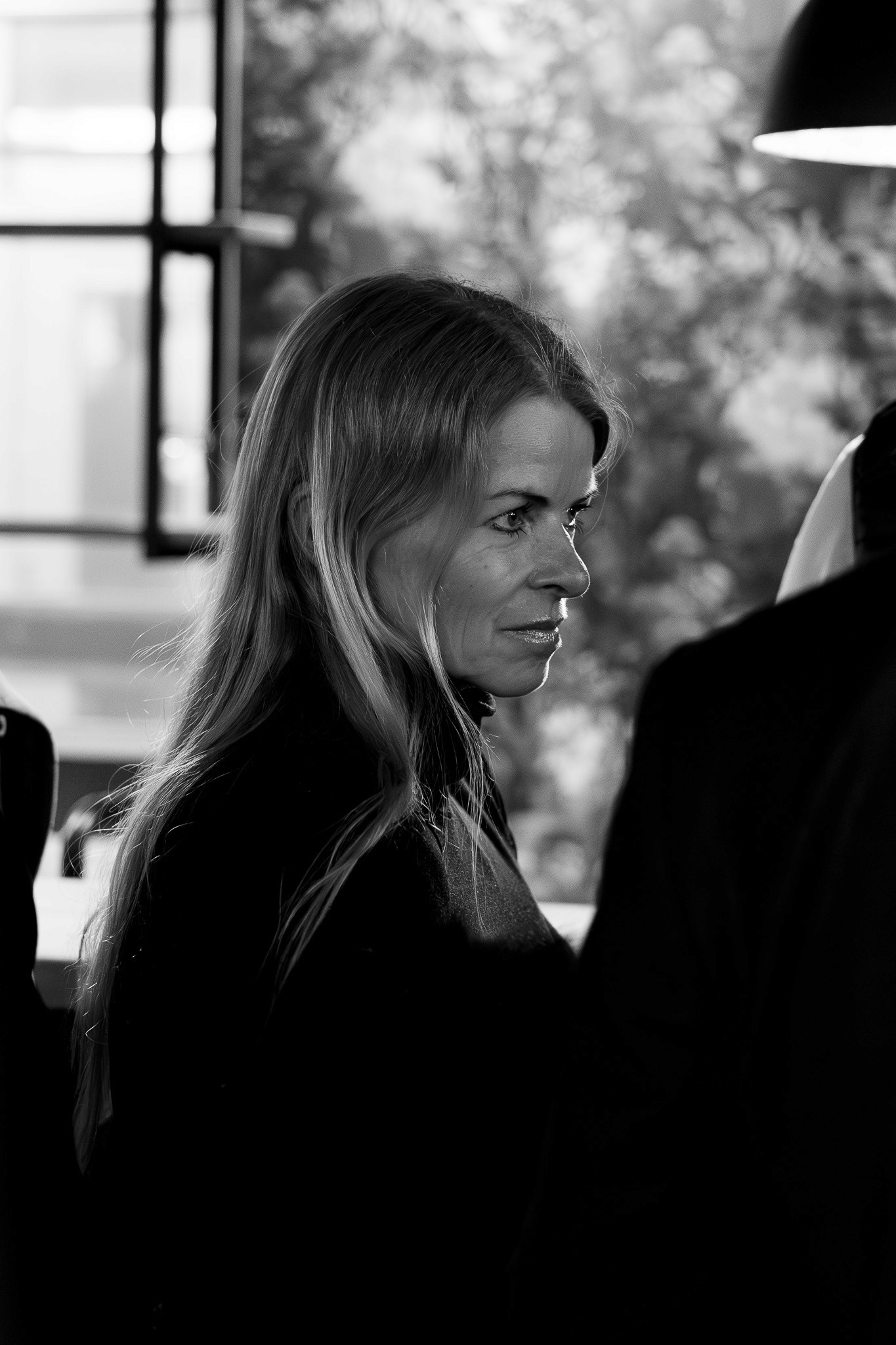Woman attending a networking reception during a Crypto Valley event.