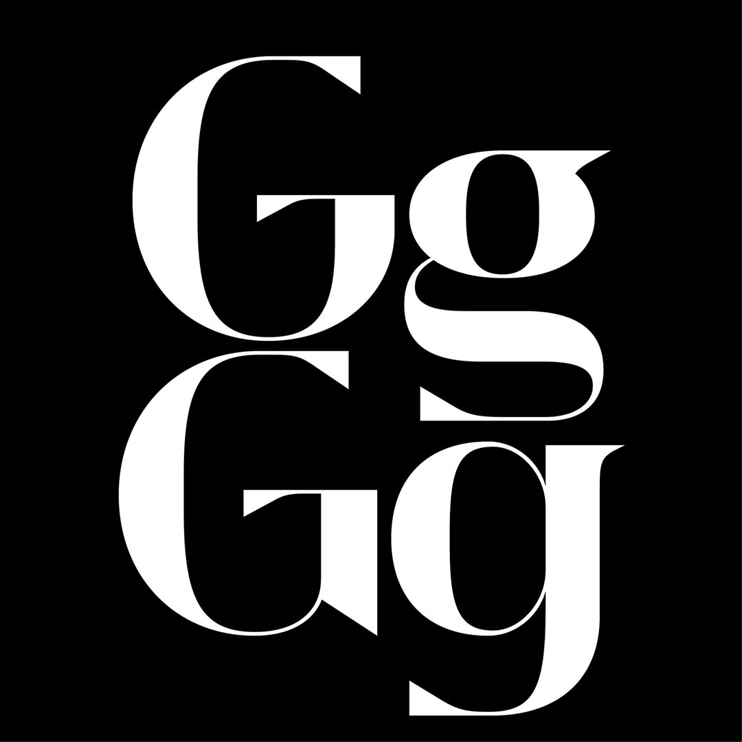 Alternate letters of upper- and lowercase letters "g" in direct comparison