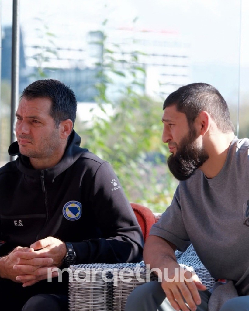 Khamzat Chimaev u razgovoru tokom druženja s reprezentacijom BiH
