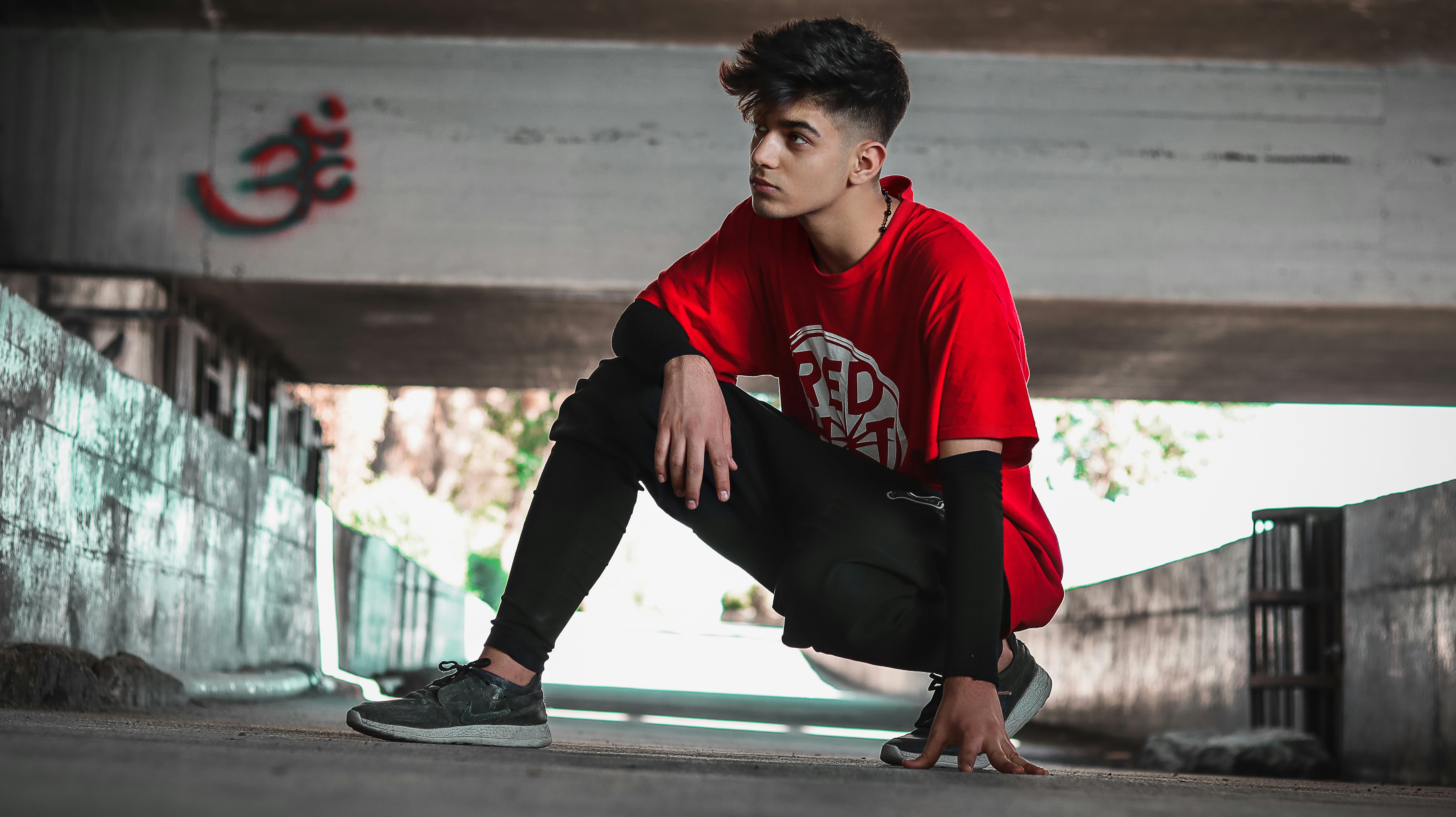 person posing under bridge - Preppy Clothes