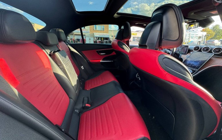 image 4 Mercedes-Benz C300 4MATIC