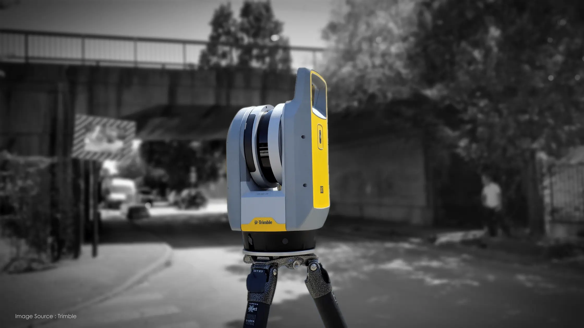 Trimble scanning a building, image
