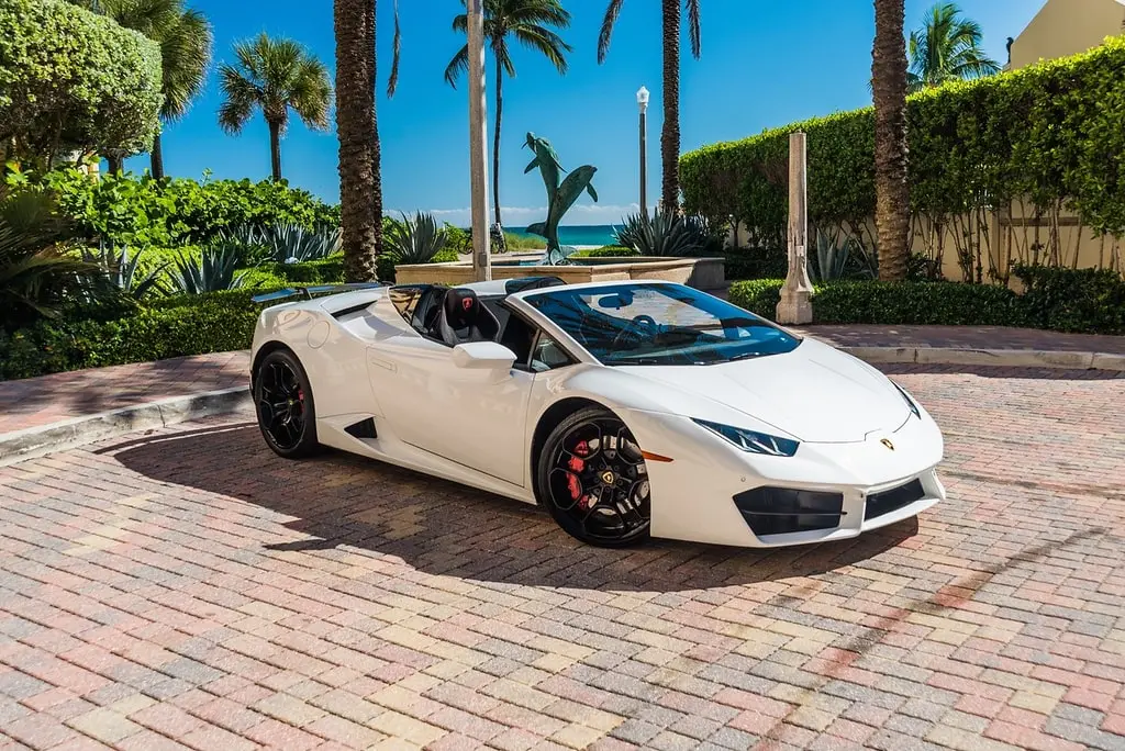Lamborghini Huracan White on Black