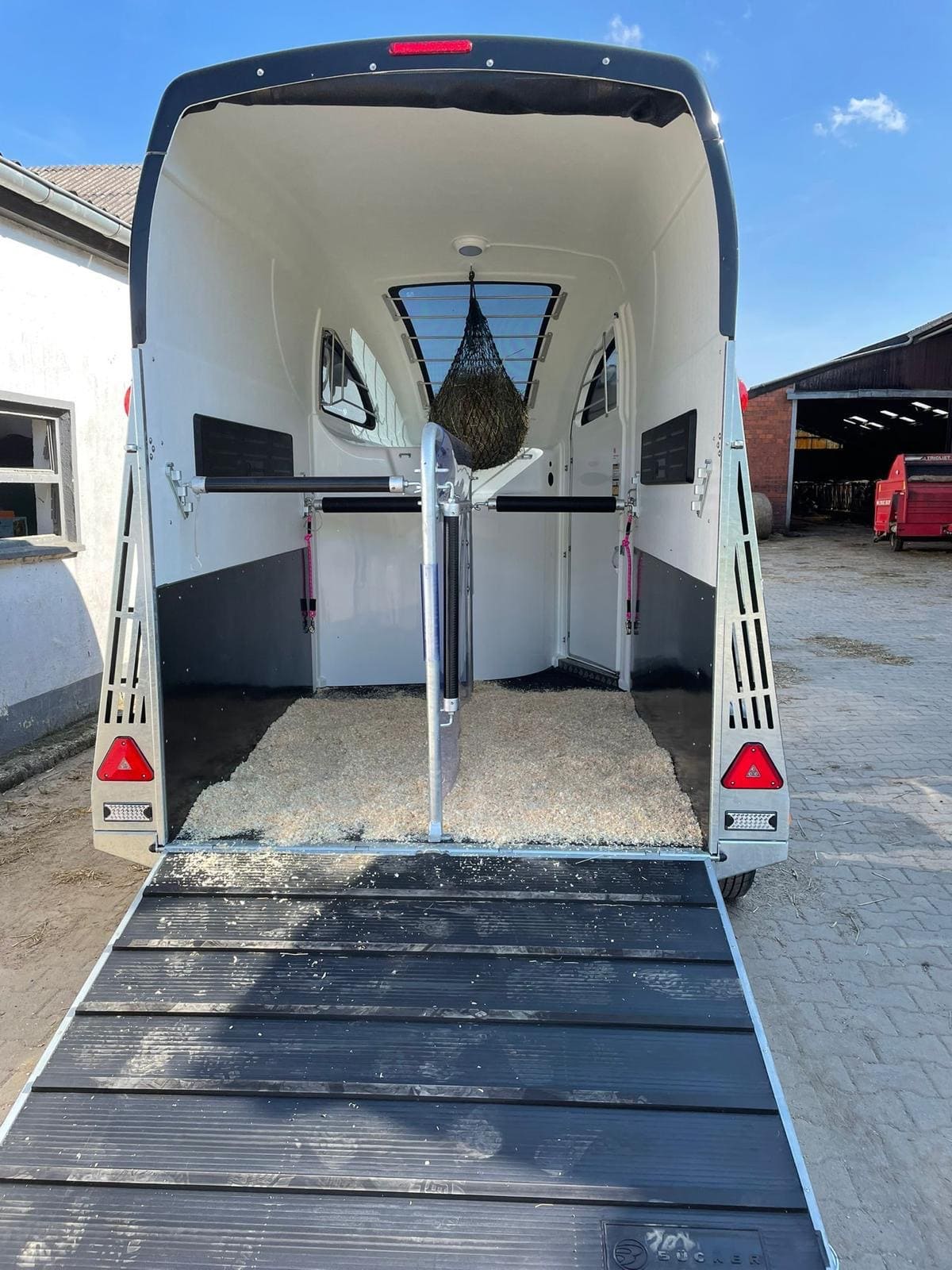 Mona und ihre Pferde mit Pferdeerfahrung für deinen Pferdetransport