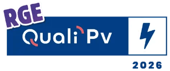 Logo RGE Quali Pv 2026 avec texte blanc sur fond bleu et icône d'éclair bleu.