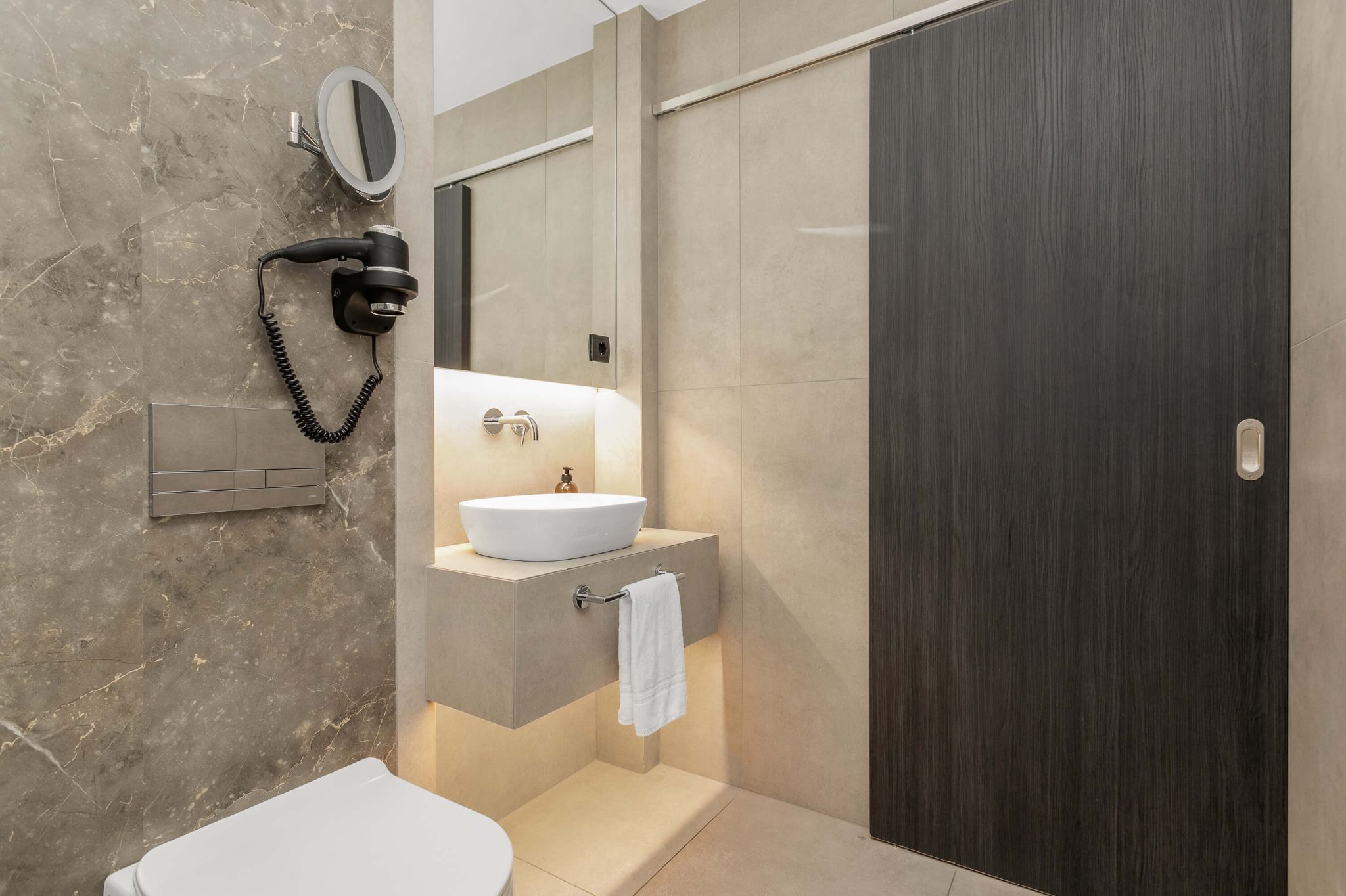 Bathroom Konvin Hotel