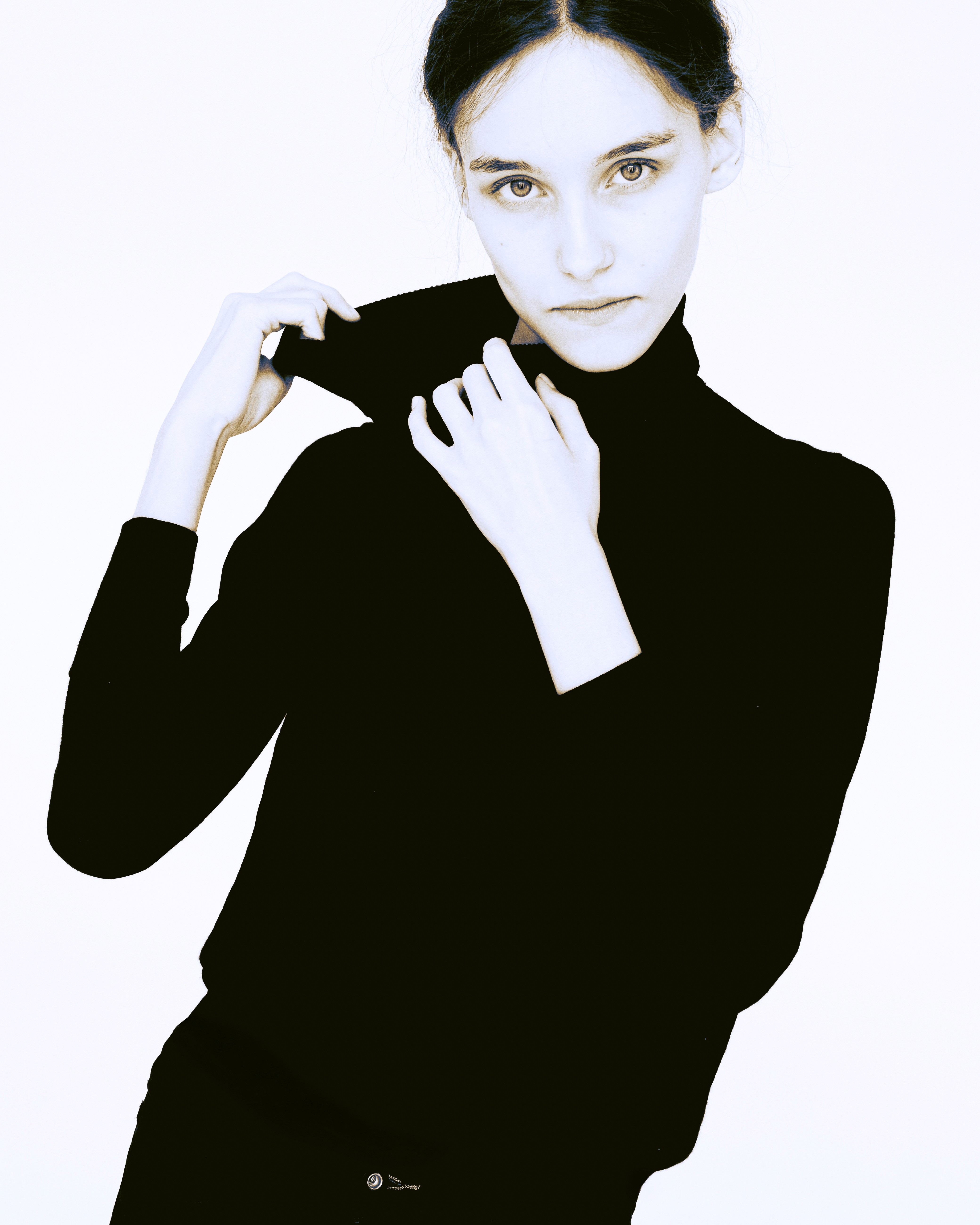 Anna – People Pattern - model adjusting a black turtleneck.